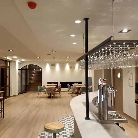Hostal La Huella *